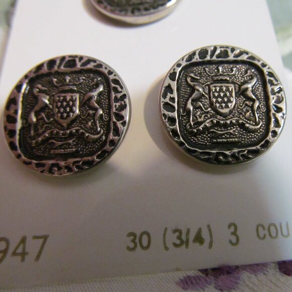 Vintage NEW Le Chic Buttons 3 Buttons on 1 Card ~ Silver Metal Crest Shield - Picture 5 of 8